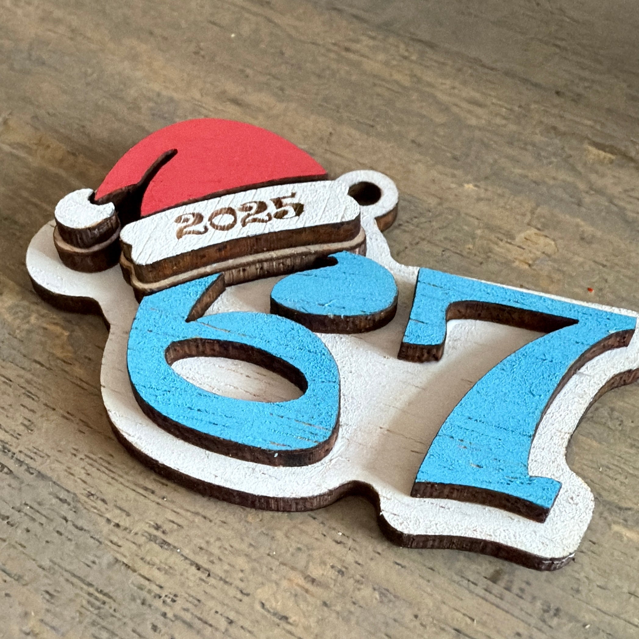 Viral Kersthanger six-seven