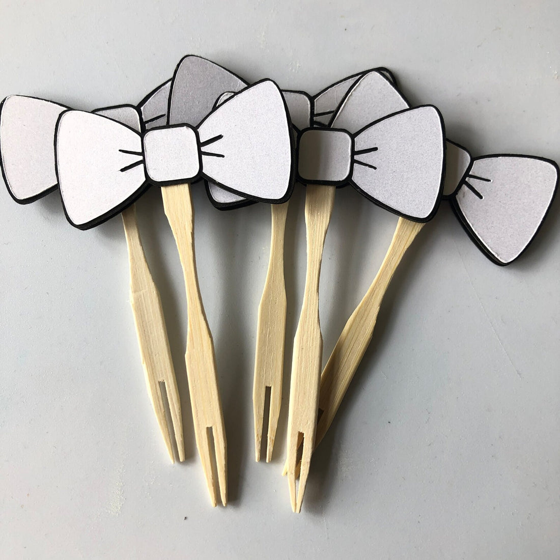 Prikkers Strikje Zwart Wit